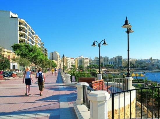 Contemporary, Luxury Apartment With Valletta And Harbour Views Sliema Extérieur photo